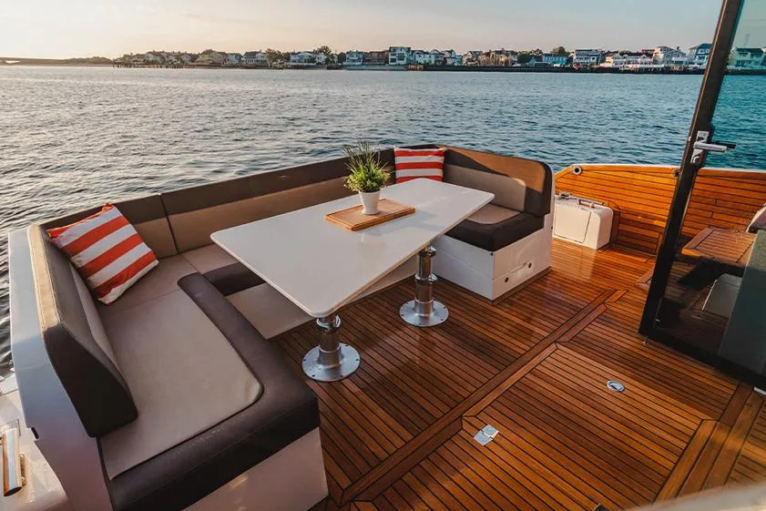 Yacht Photo 14